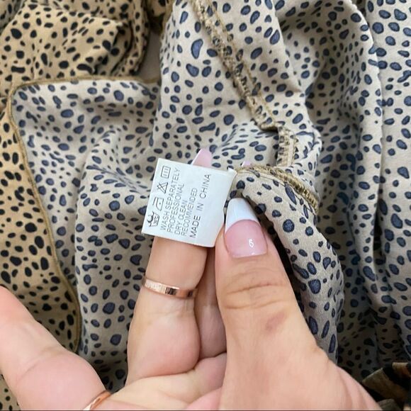 Shein Leopard Bishop Sleeve V-neck Blouse - Picture 12 of 14